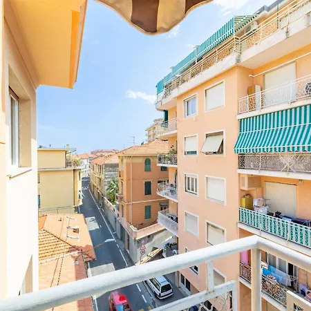 Englishouse - 400mt Da Piazza Del Mercato Διαμέρισμα Σαν Ρέμο